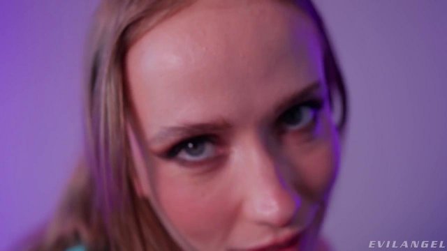 Превью Страстная куртизанка на каблуках умеет сосать в необычной позе № 41561