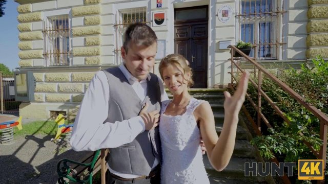 Превью Блондинка согласилась изменить бойфренду ради денег № 41582