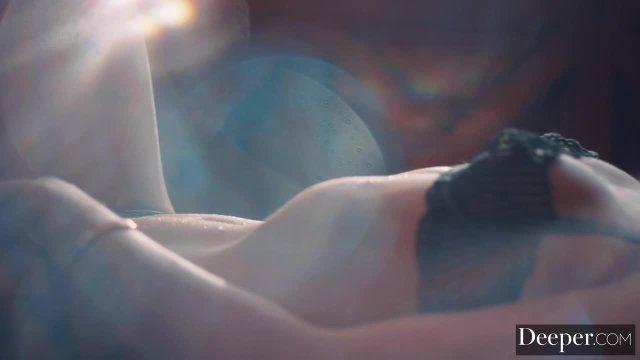 Погружение в бездну: стоны эхом зовут в мир оргазмического рая